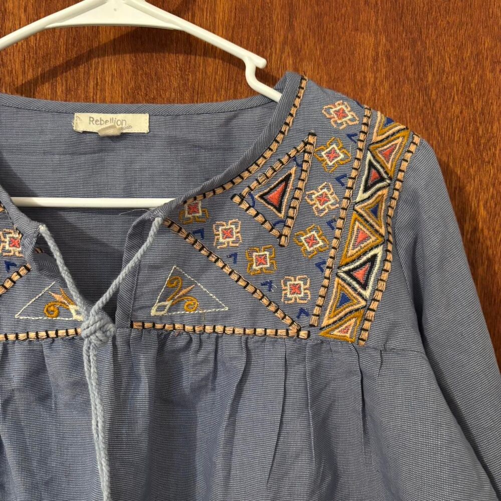 Rebellion Again Women's Top Size Large - Picture 2 of 3